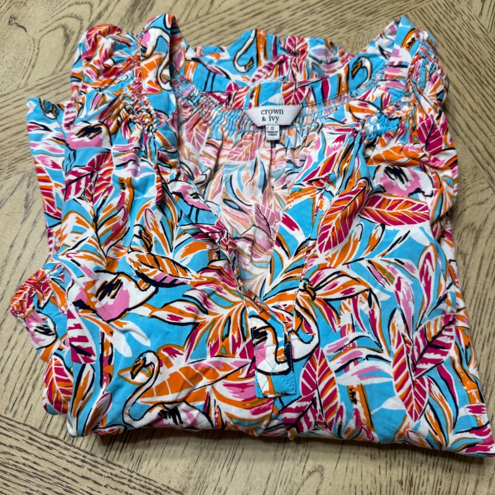 Crown & Ivy Small Flamingo Tropical Leaf Print Smocked V Neck 3/4 Sleeve Blouse